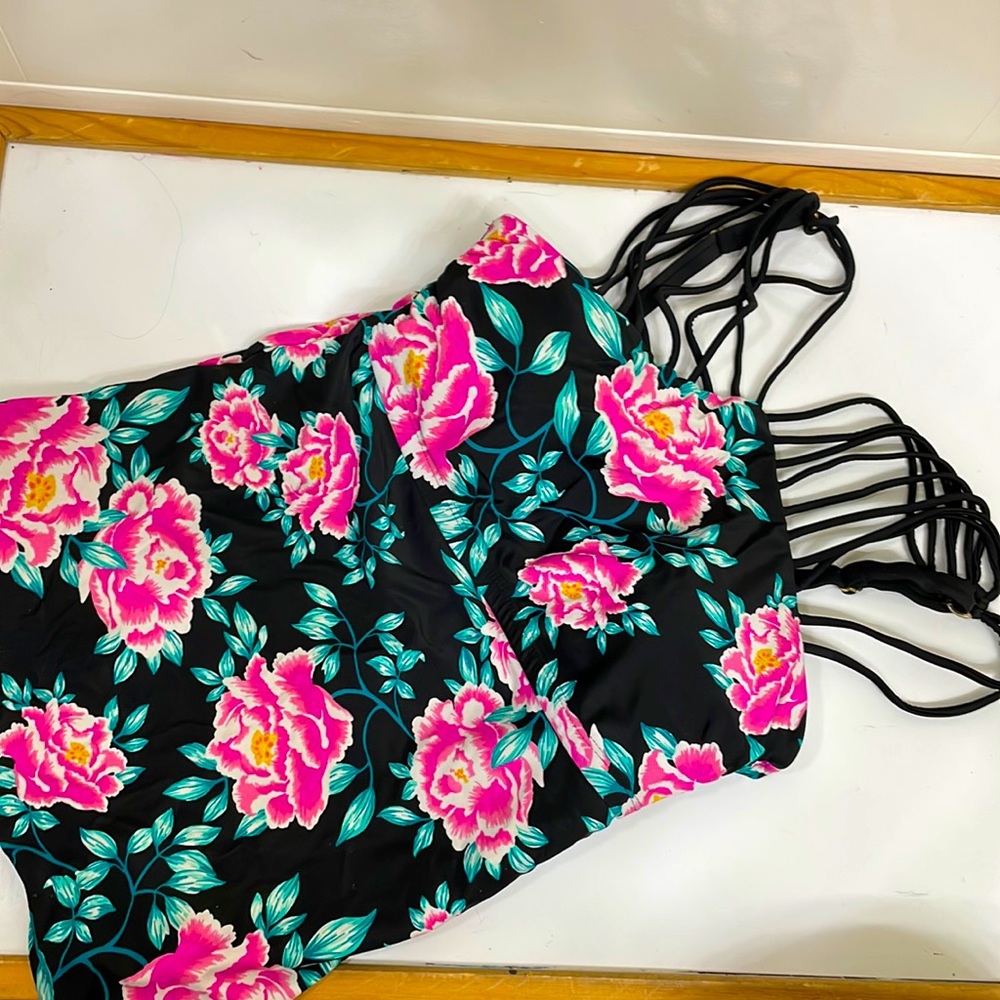 Time and Tru tankini bikini top size small floral print